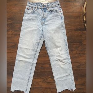 cute light wash cropped zara jeans